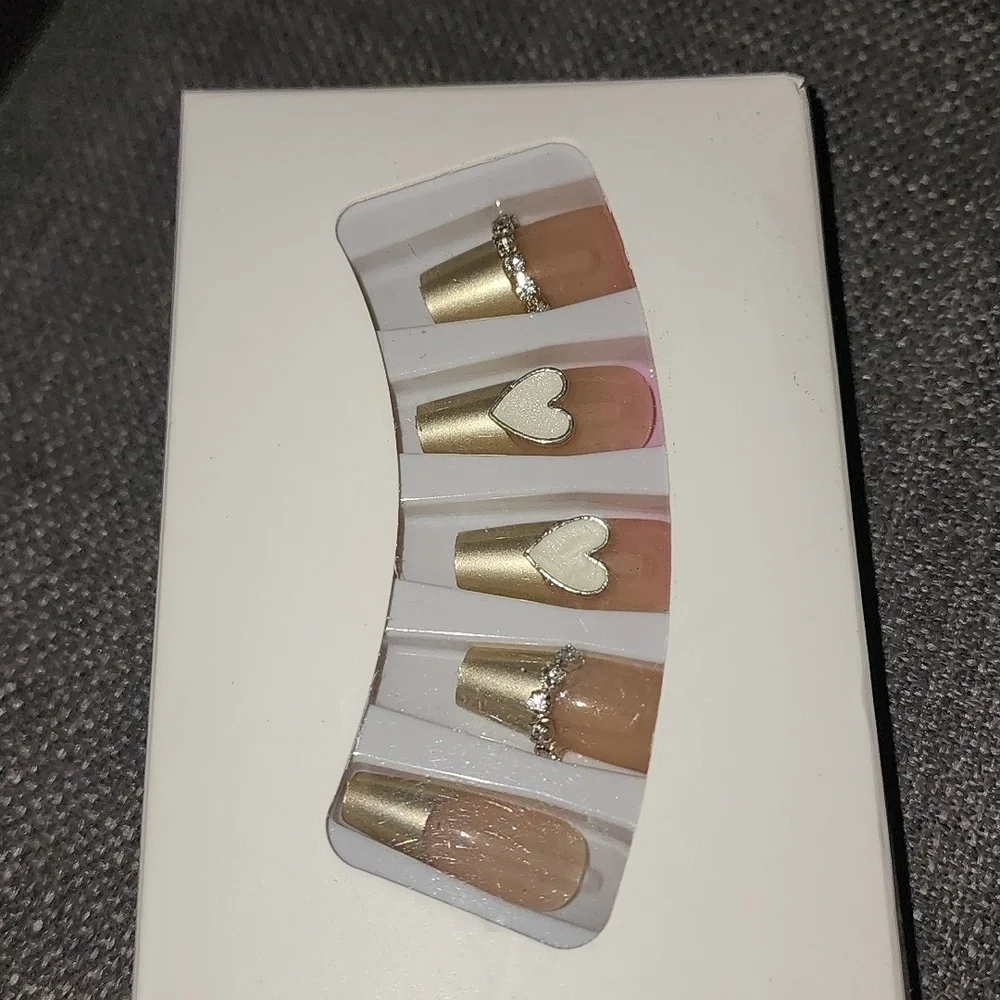 NWT 24 Pieces Glamorous False Nail - Picture 2 of 3